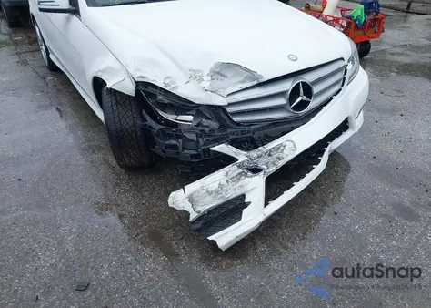 2013 Mercedes-Benz C 300 Luxury 4Matic/Sport 4Matic из США, поврежденный, VIN WDDGF8AB7DR276047